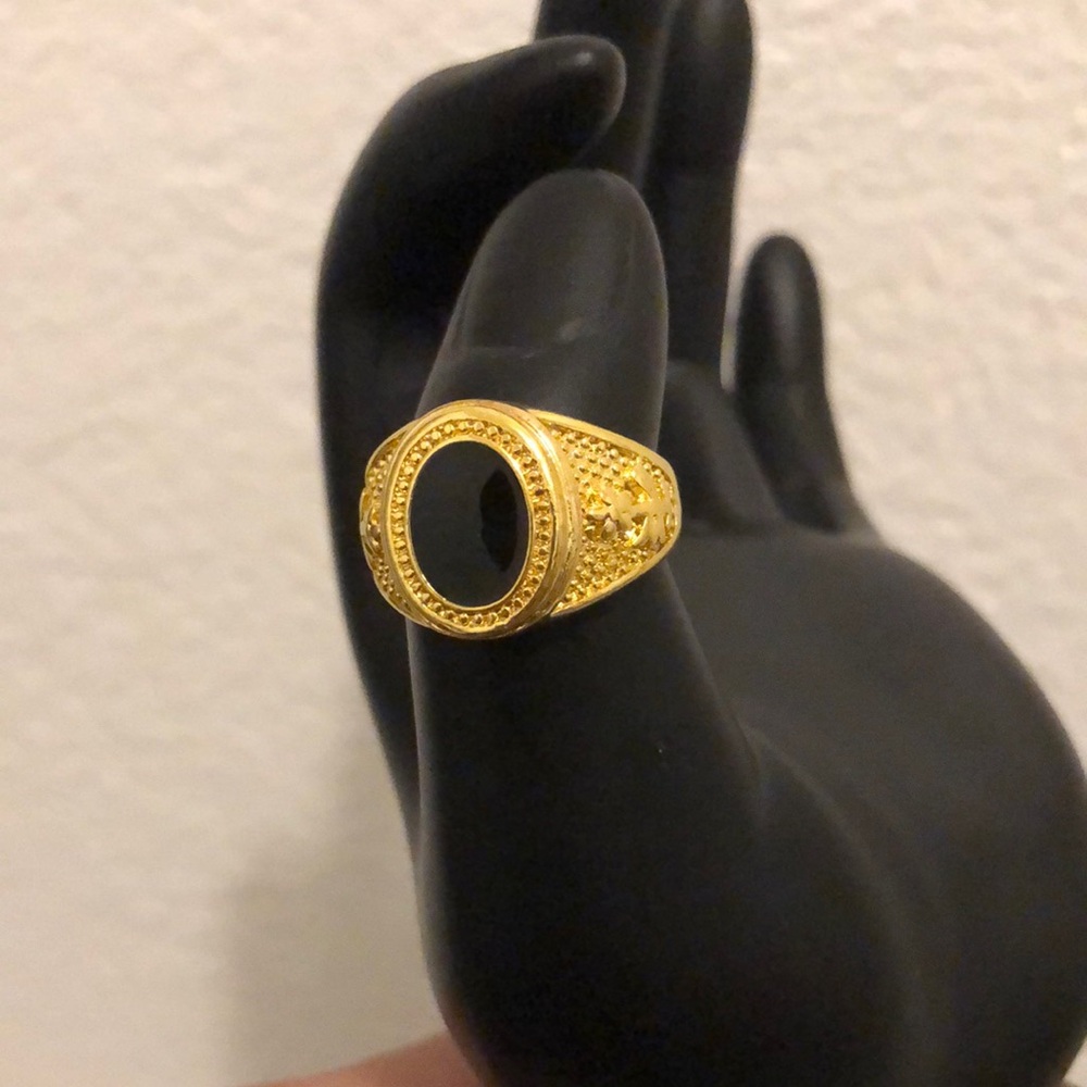 Source Unknown Gold Men's Signet Ring with Black Inlay